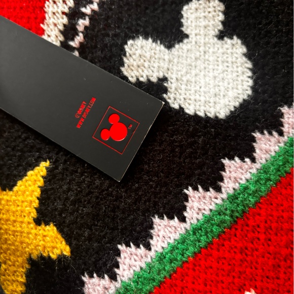 Disney Men Mickey/Goofy. Size Medium. Loose Fit. Heavy Weight. Pit to Pit 23” - Picture 6 of 7